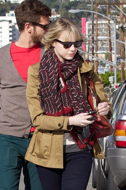 //emma stone andrew garfield puppy shopping