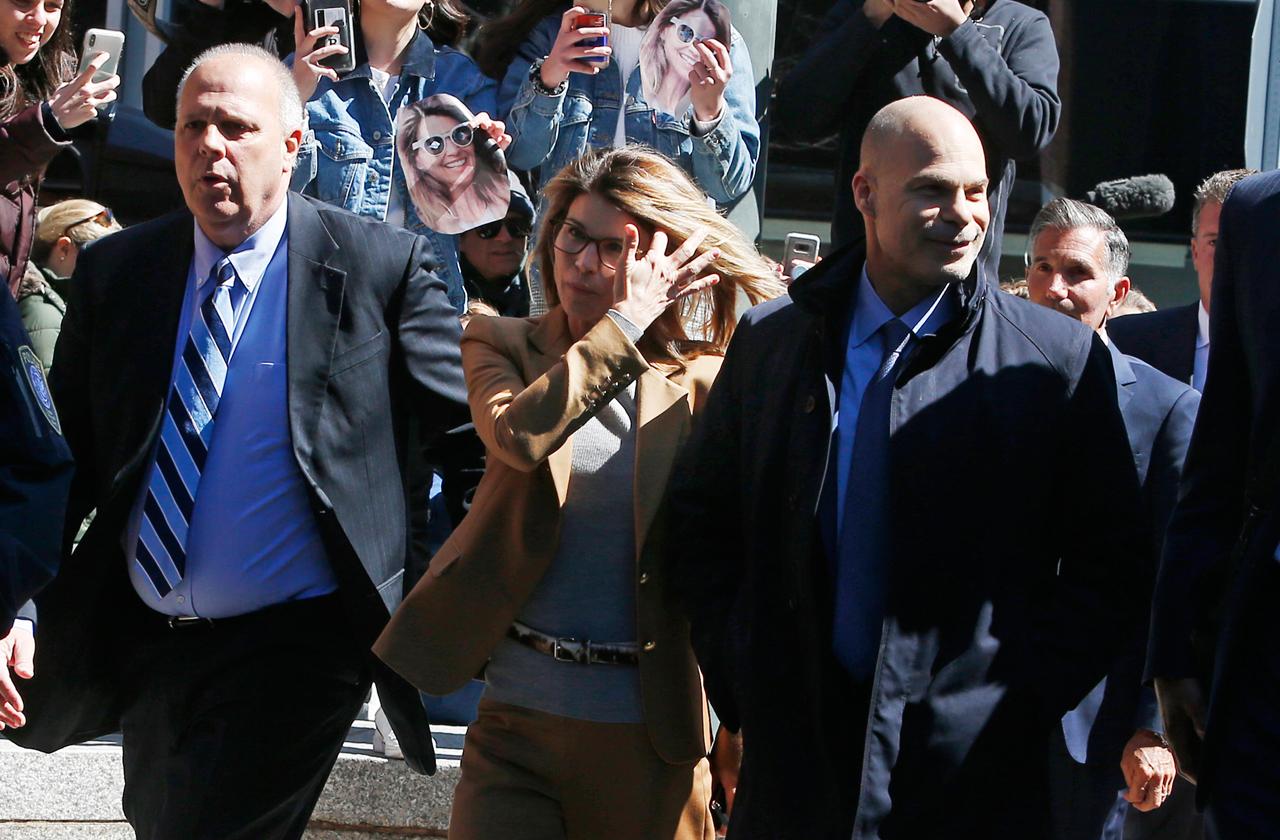 Lori Loughlin Arrives At Court To Face Charges In College Admissions Scandal