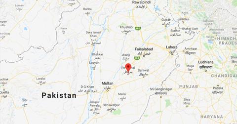 //Pakistan Family Negotiates Revenge Rape pp