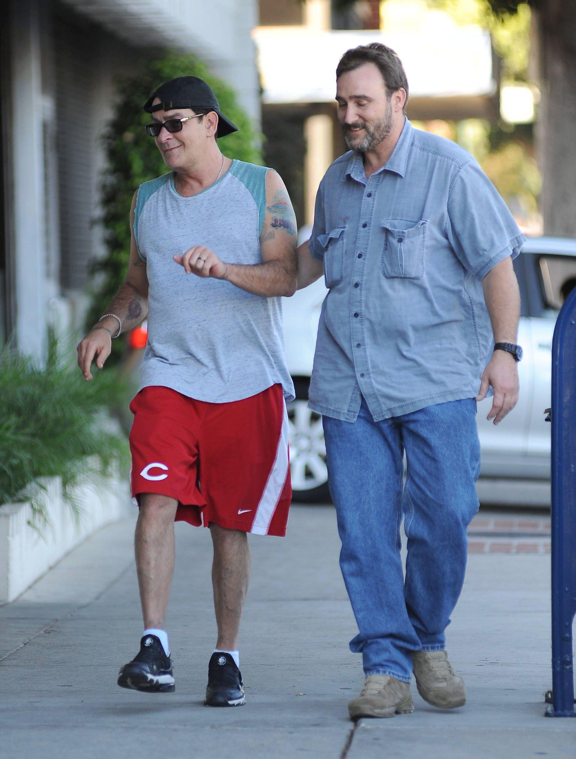 //charlie sheen looking d__