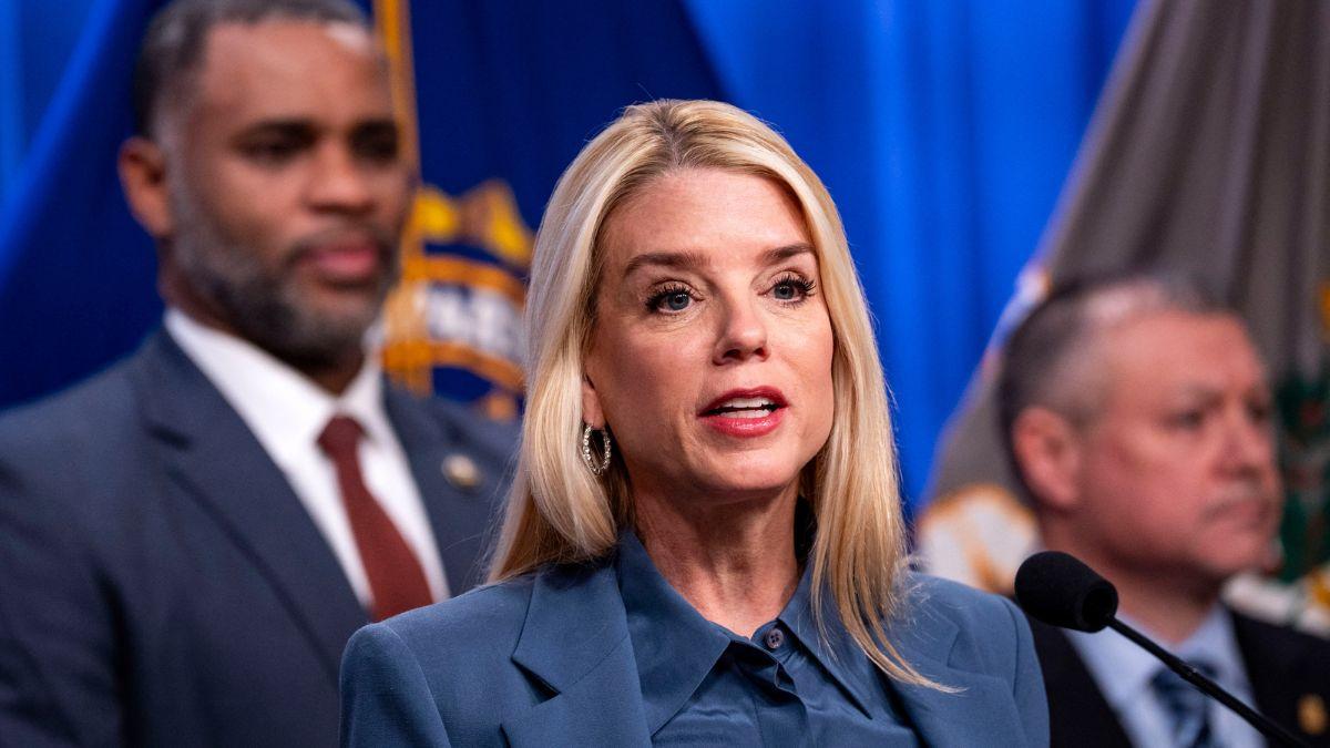 Pam Bondi said the case of Muhammad Shahzeb Khan shows ISIS continues efforts to target Americans.