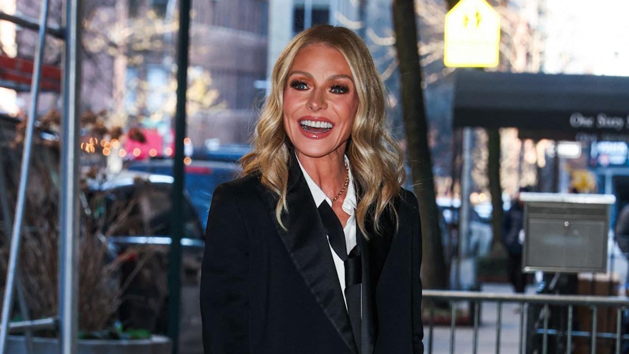 Kelly Ripa remembered a necklace she wished she'd bought in Greece.