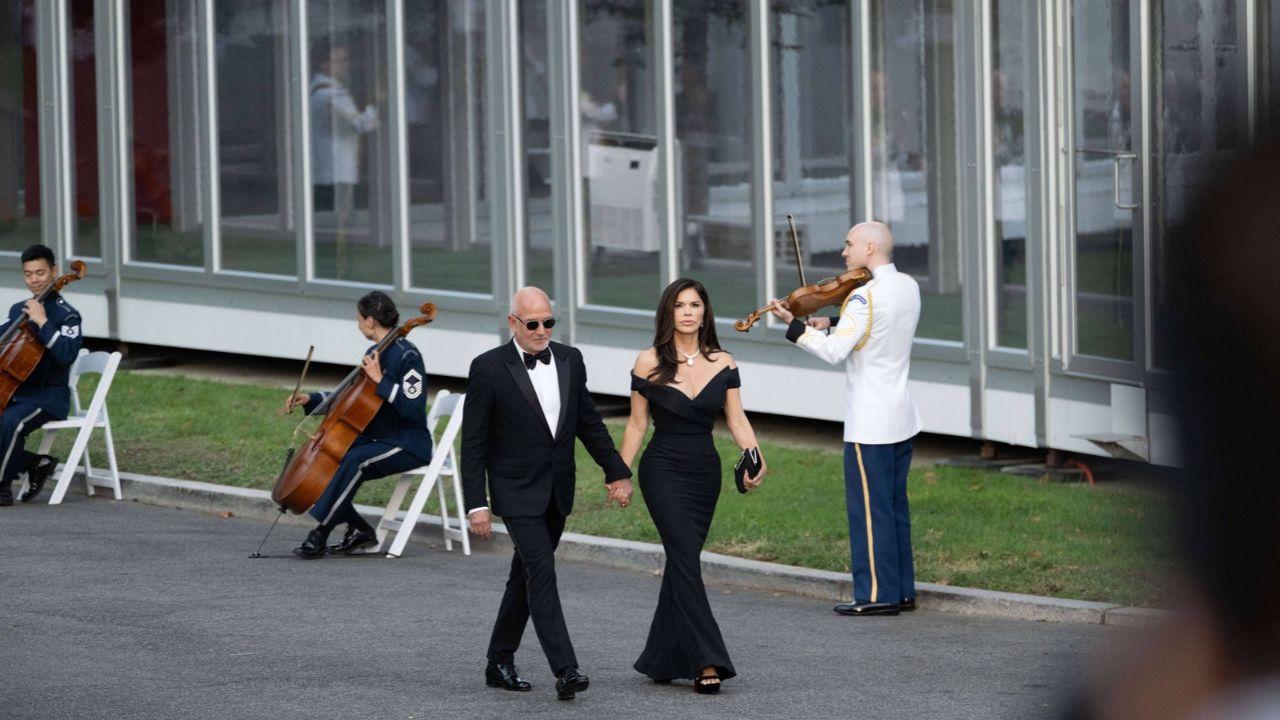 A photo of Jeff Bezos and Lauren Sánchez