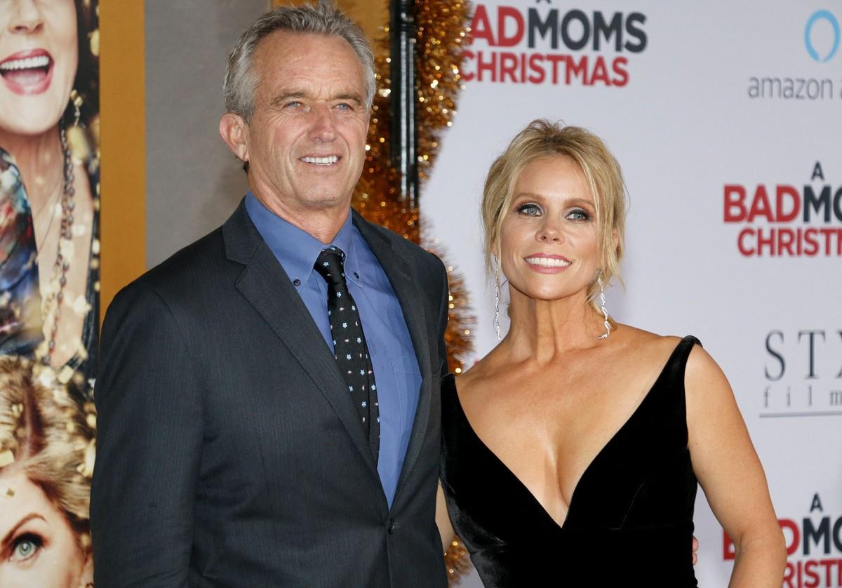 Cheryl Hines reacted with alarm as Robert F. Kennedy Jr. handled two North American racer snakes with his bare hands.
