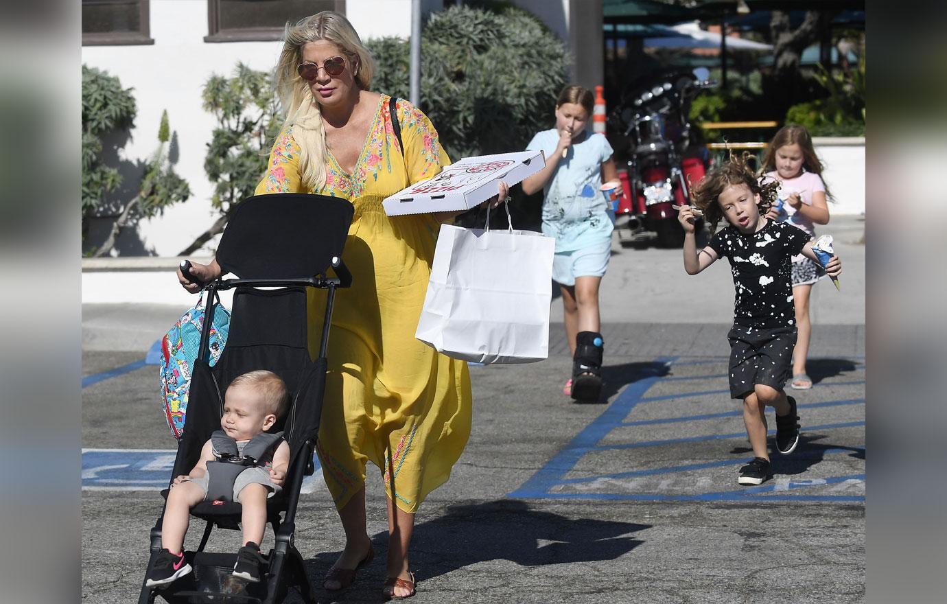 Tori Spelling Takes Kids For Pizza And Ice Cream In Malibu