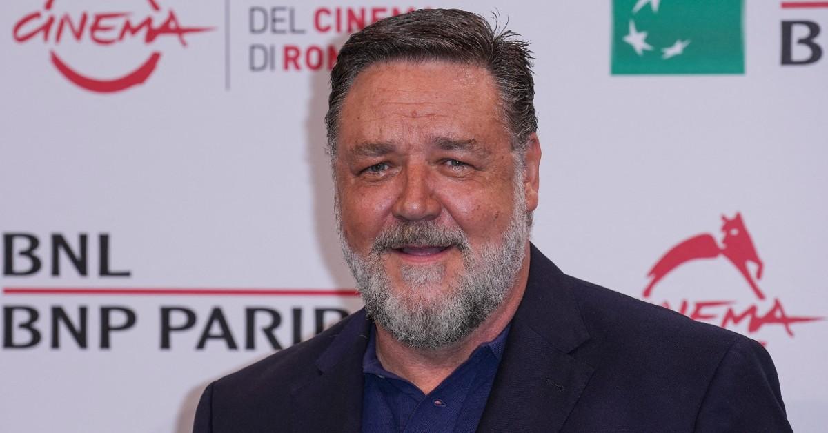 russell crowe stops wedding with britney theriot plans moving slow