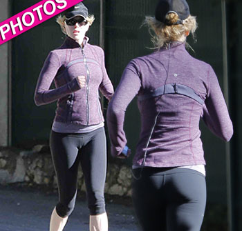 Who Knew Nicole Was So Bootylicious? Kidman Shows Off Her Bangin’ Backside