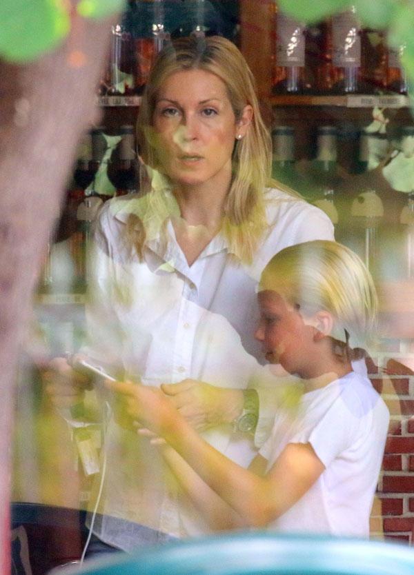 Kelly Rutherford Reunited With Children In France