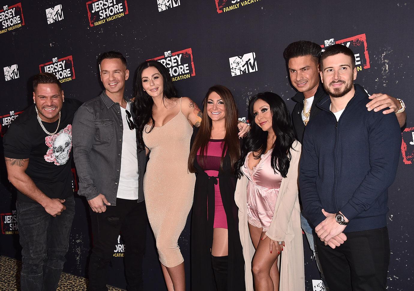 Cast & Crew of Murder Mystery 2 at the Los Angeles Premiere Of News  Photo - Getty Images