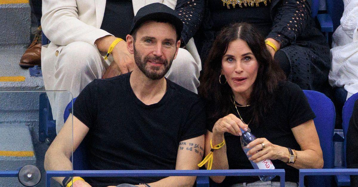 Johnny McDaid has faced pressure from Courteney Cox to propose after years of delays.