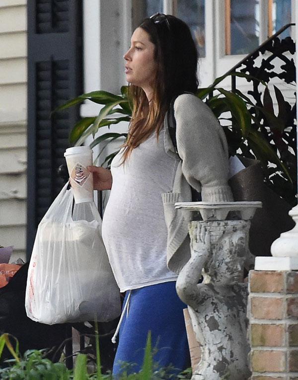 Pregnant Jessica Biel Returns To Work