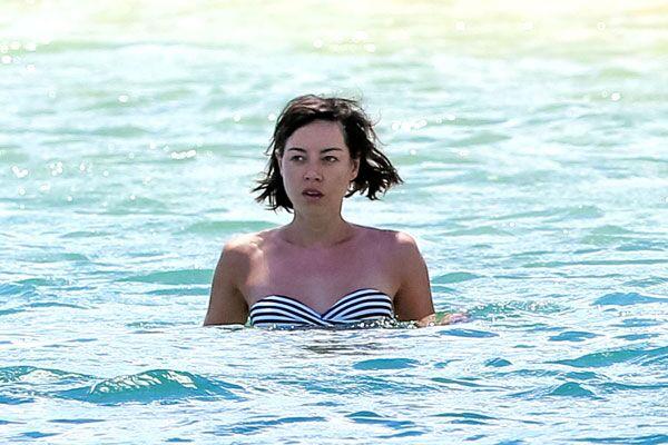 Beach Babe Aubrey Plaza Works Her Bikini Body In Hawaii 9 Hot Photos