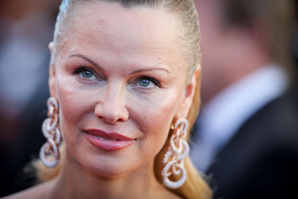 Pics Pamela Anderson Looks Unrecognizable At 2017 Cannes Festival 