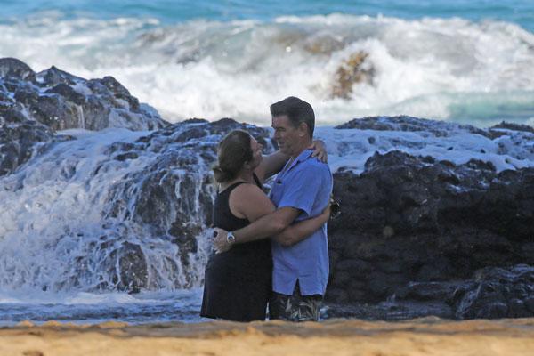 Pierce Brosnan & Keely Shaye Hawaiian Vacation