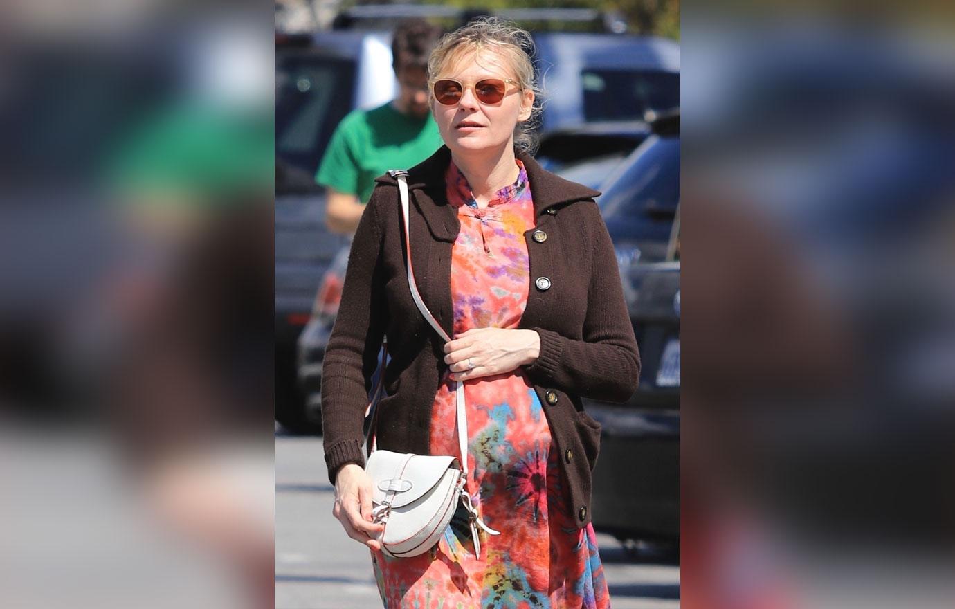 Kirsten Dunst Displays Baby Bump