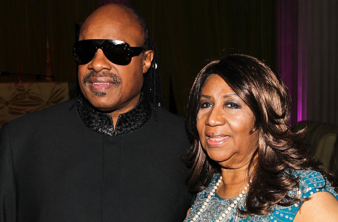 Aretha Franklin TearyEyed Stevie Wonder Pays Emotional Tribute To
