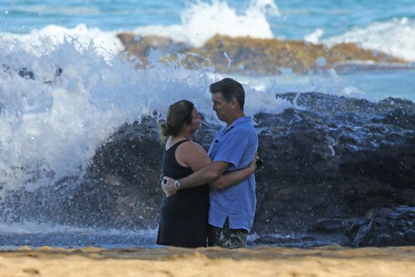 Pierce Brosnan & Keely Shaye Hawaiian Vacation