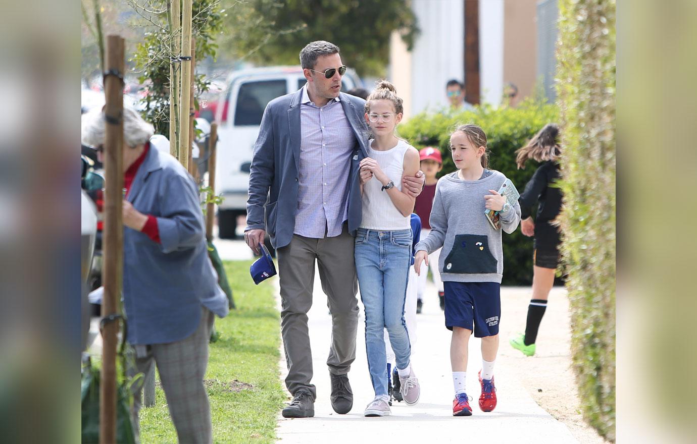 Jennifer Garner Gets Mani As Ben Affleck Takes Kids