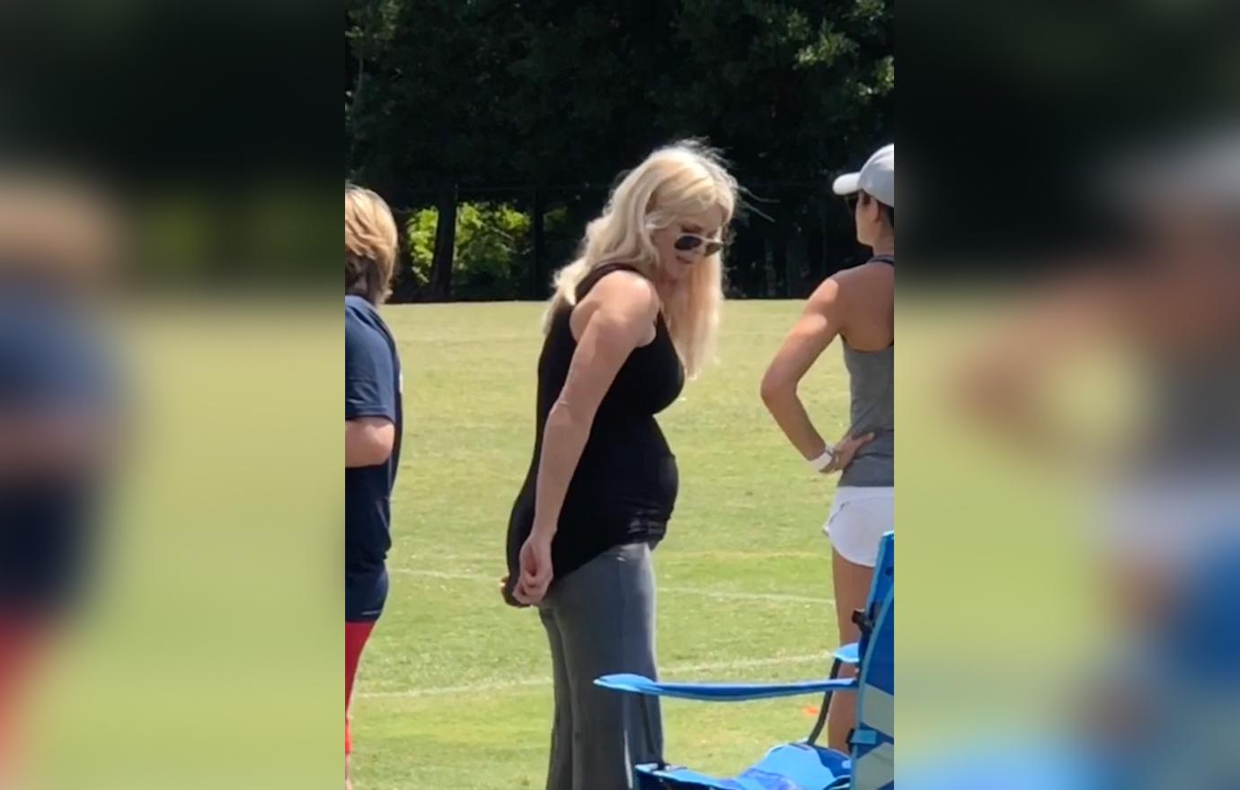 Tiger Woods Pregnant Ex Wife Elin Nordegren Looks Ready To Pop 