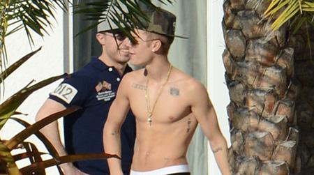//bieber shirtless inf