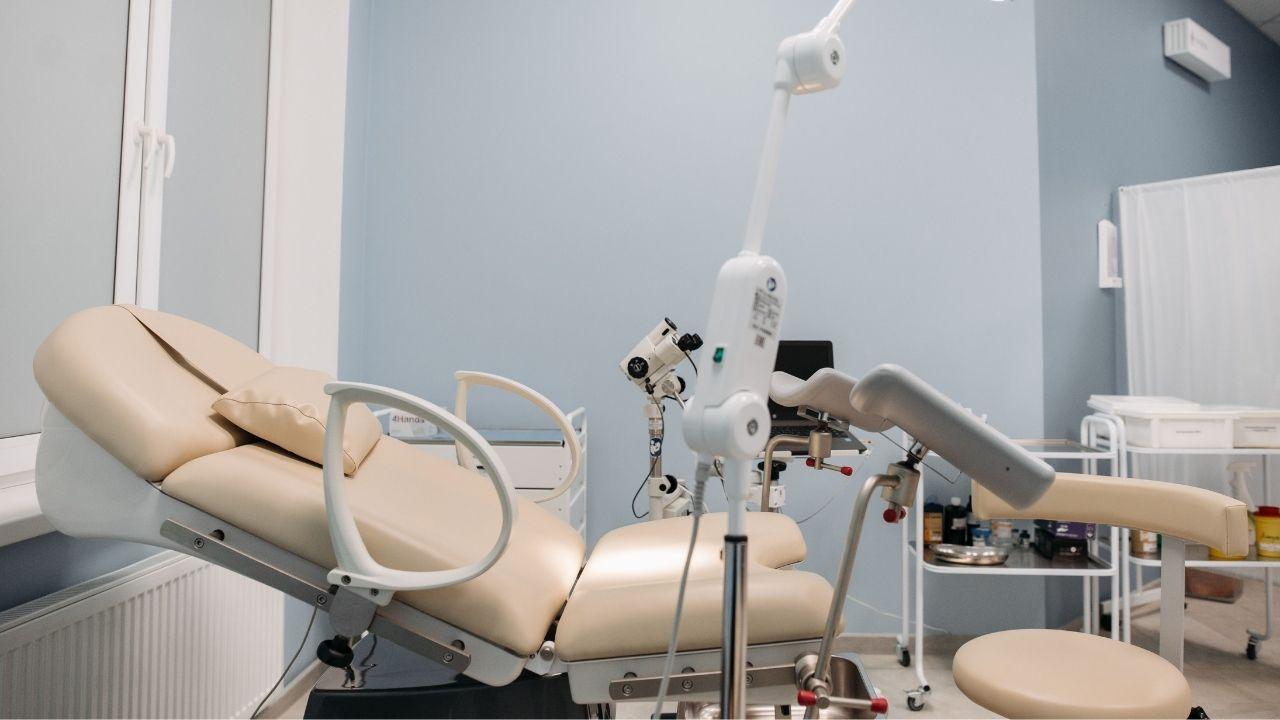 Photo of examination table