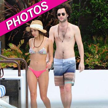 penn badgley blake lively beach