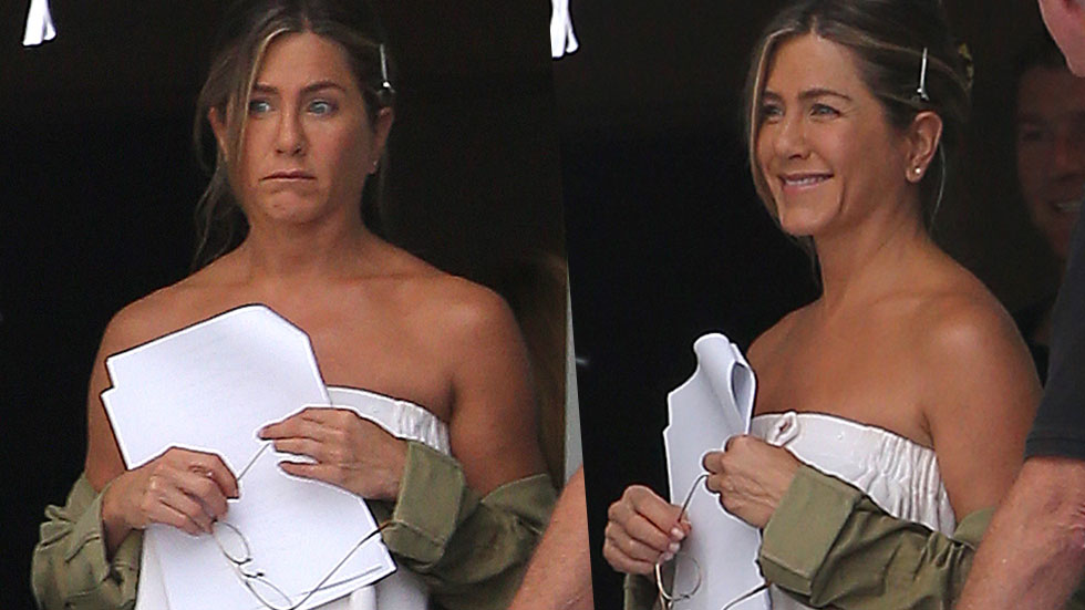 //jennifer aniston towel photos