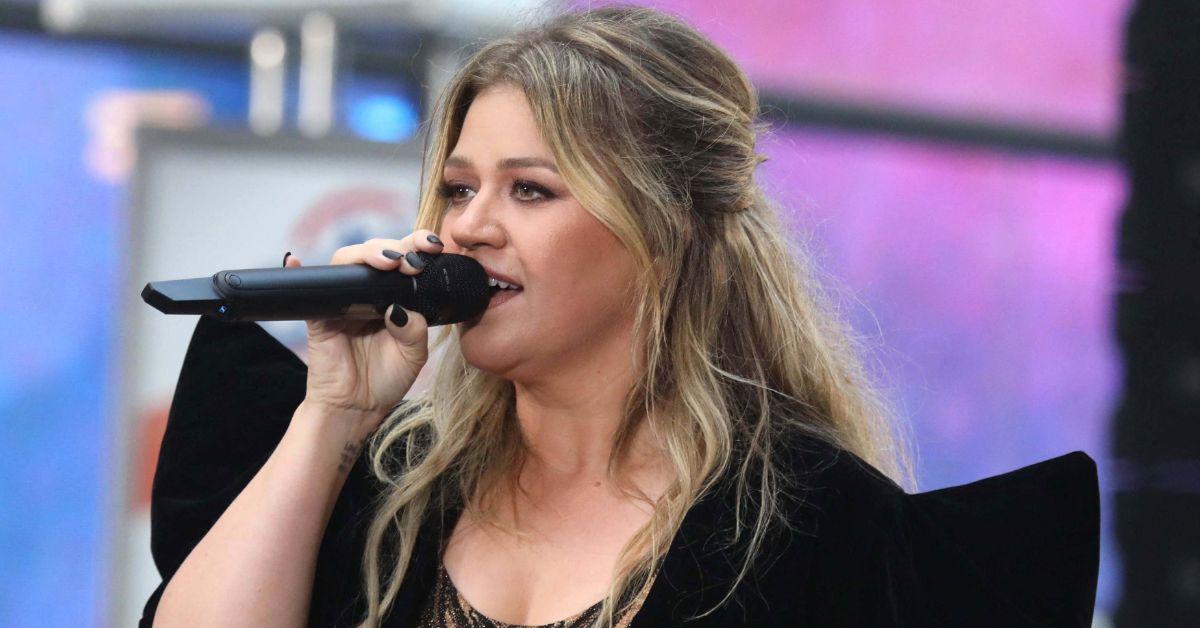dolly parton helps kelly clarkson american idol alum struggles fame