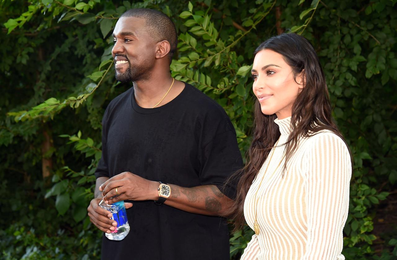 Kim Kardashian And Kanye West Preparing X-Rated Christmas Card