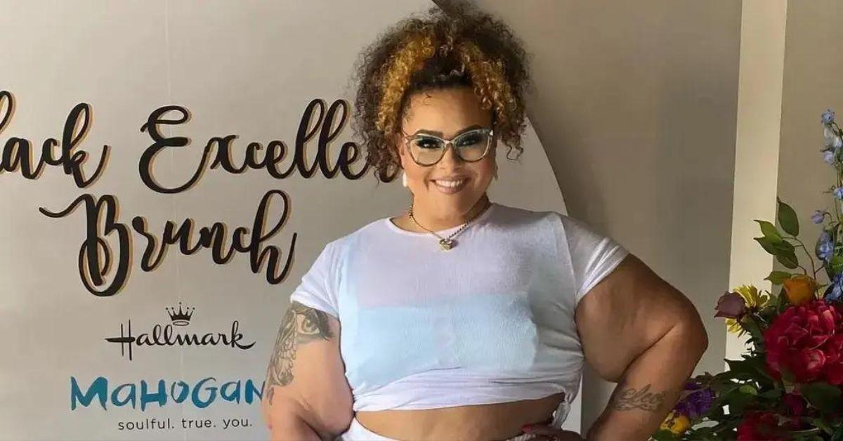 Plus-sized woman's full-body selfie goes viral after overhearing fat  shaming comments, London Evening Standard