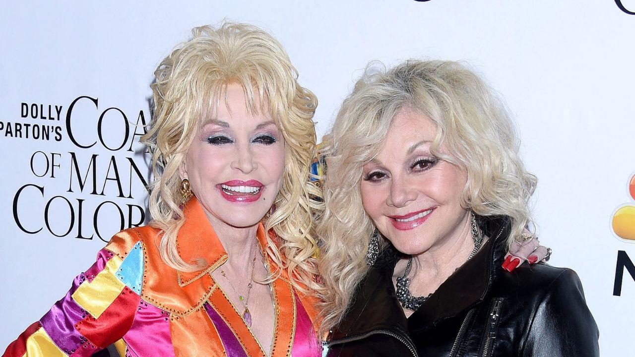 picture of dolly parton and Stella parton