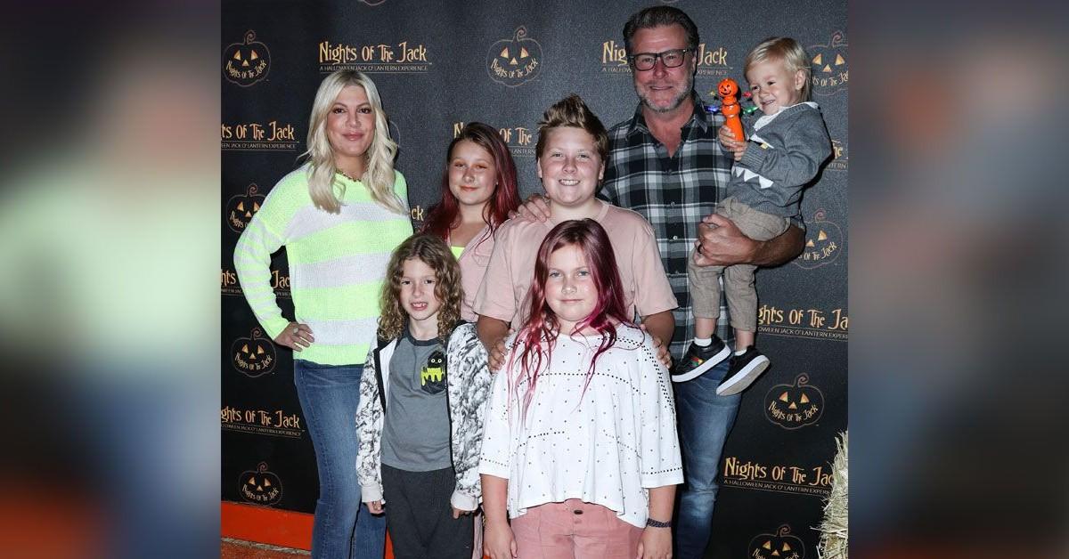 tori spelling dean mcdermott spotted universal studios