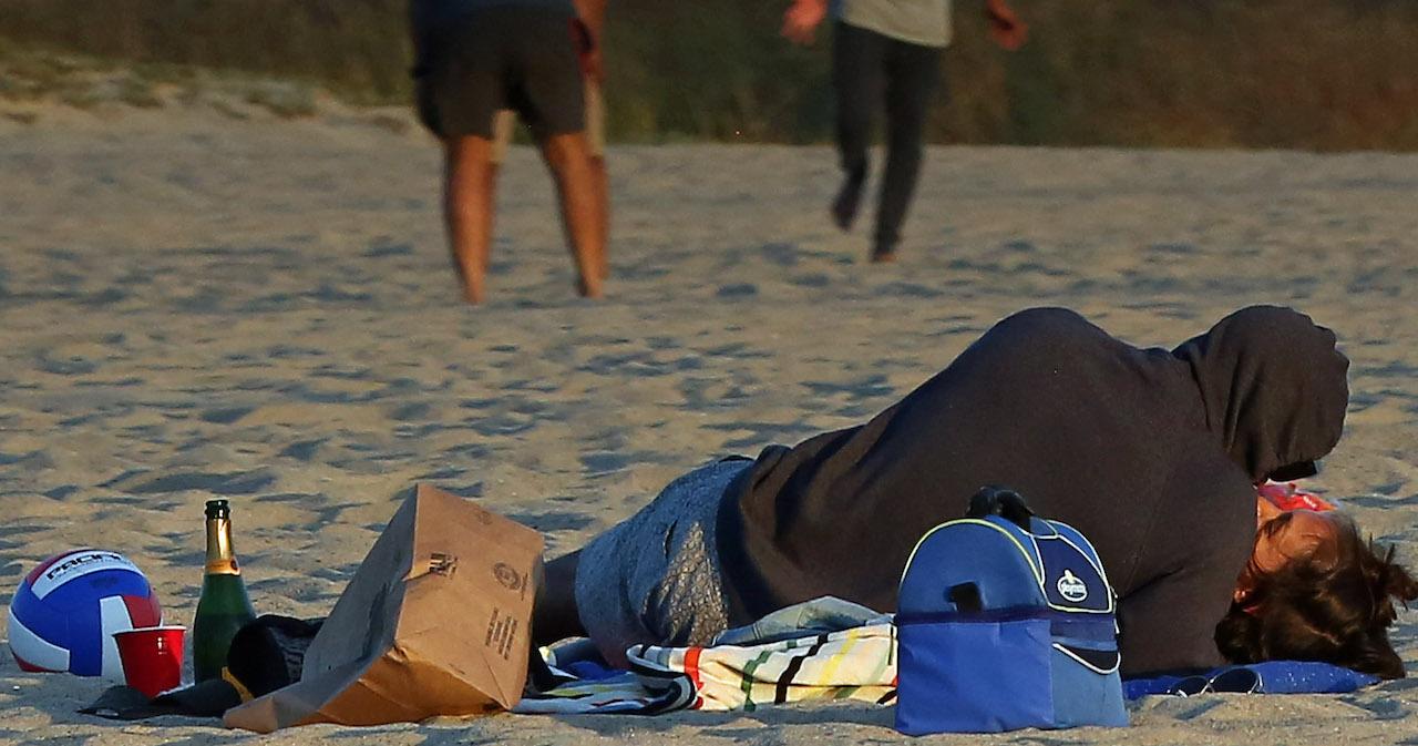 couple kissing on the beach