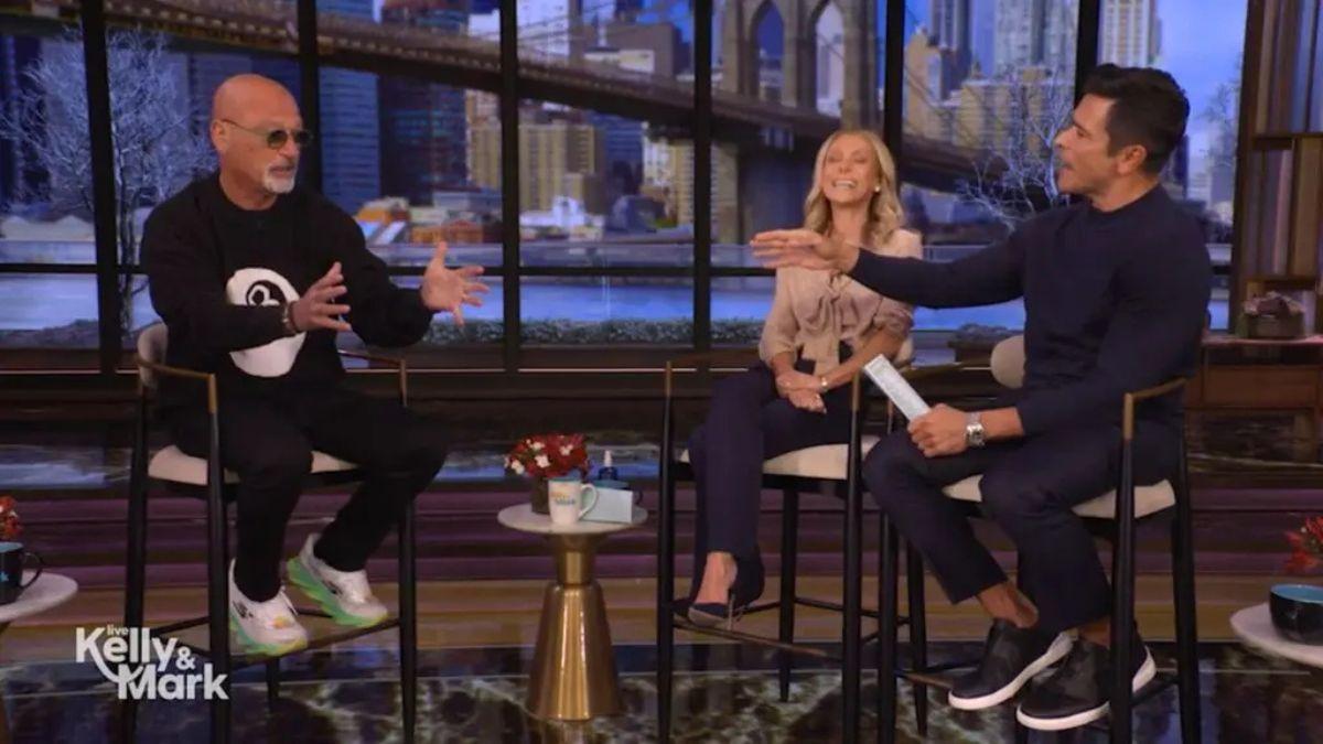 Photo of Howie Mandel, Kelly Ripa, Mark Consuelos