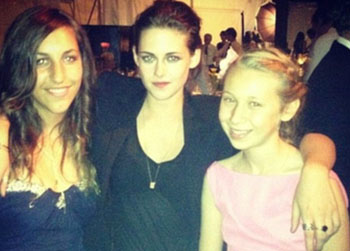 //kristen stewart jeans wedding