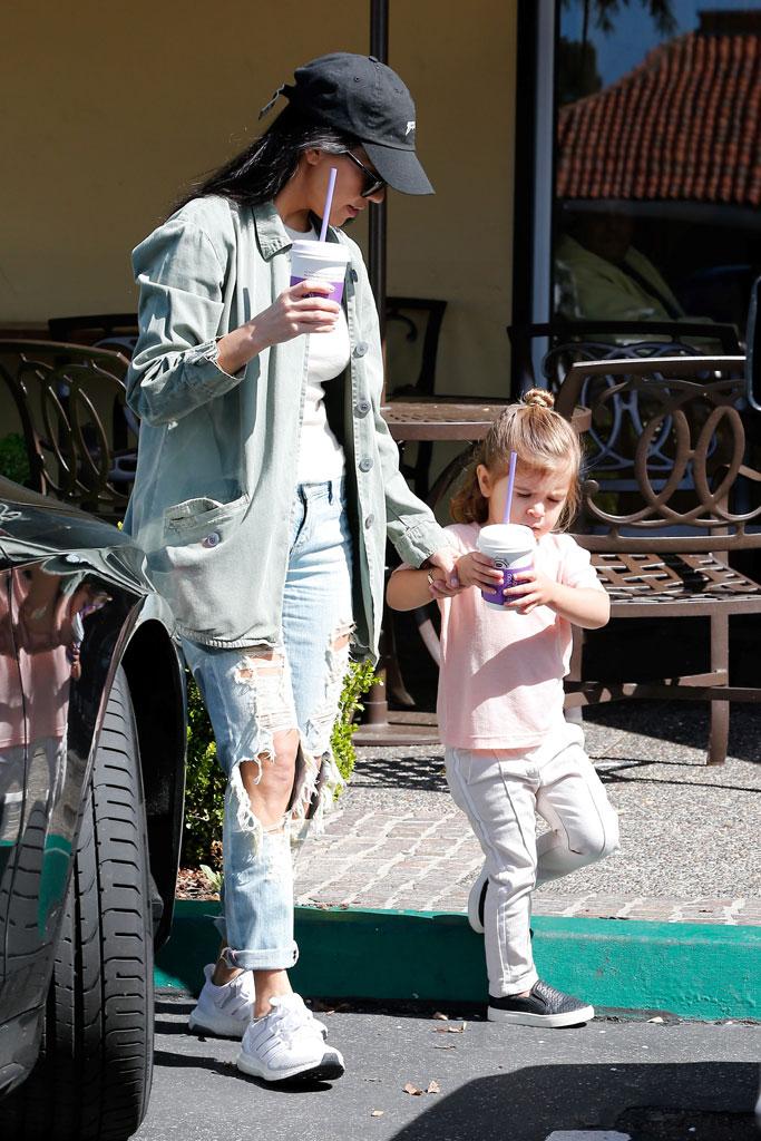 Kourtney Kardashian Scott Disick Reunite Mexico Drinking Girls