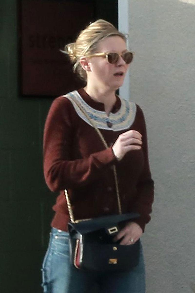 Kirsten Dunst First Glimpse Engagement Ring Jess Plemons