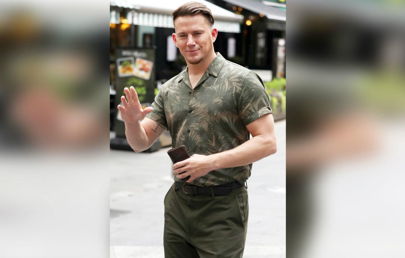 //Channing Tatum Posts Nude gun show