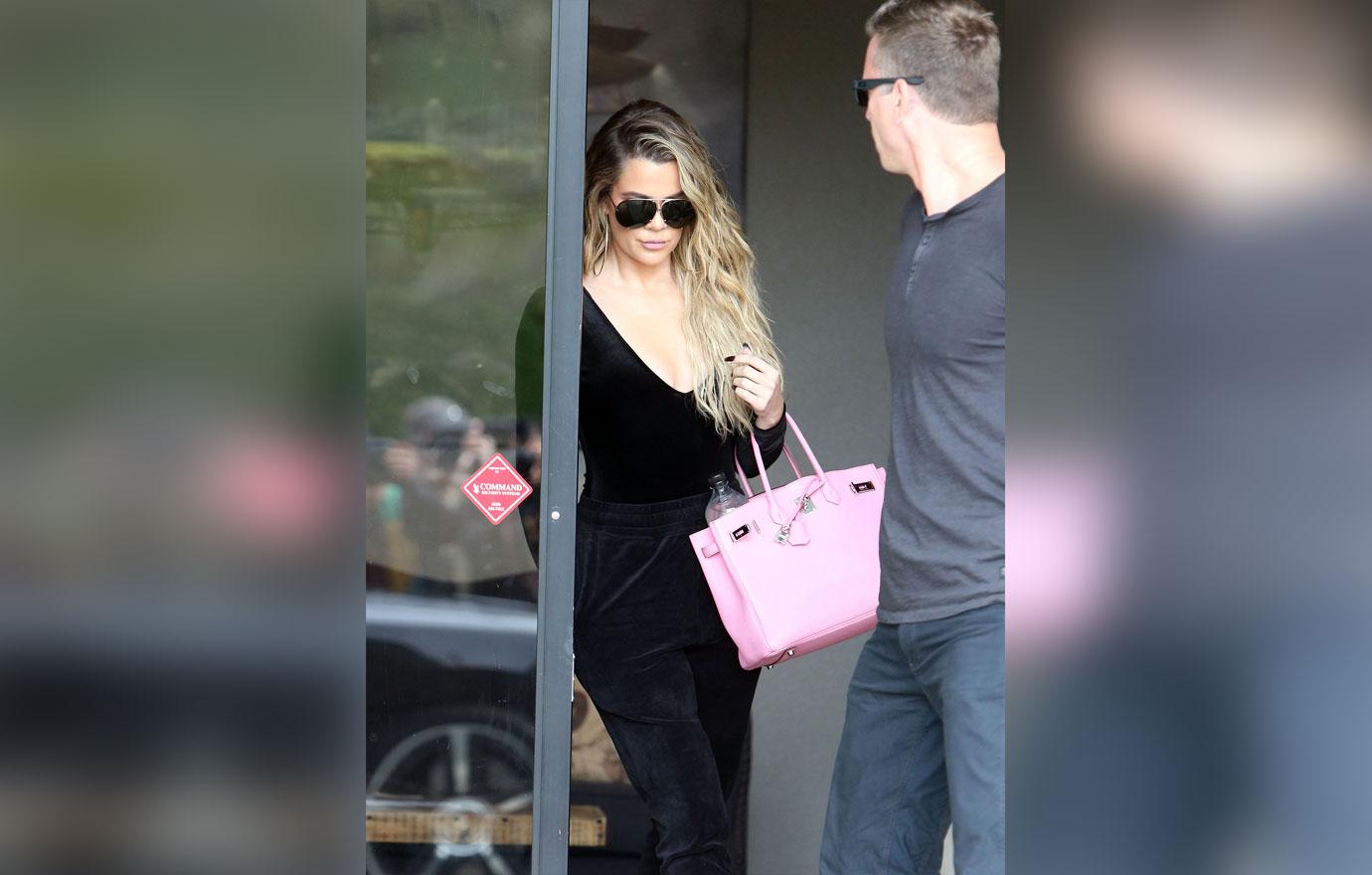 //khloe kardashian pink purse