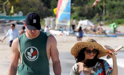 //jenna dewan channing tatum beach