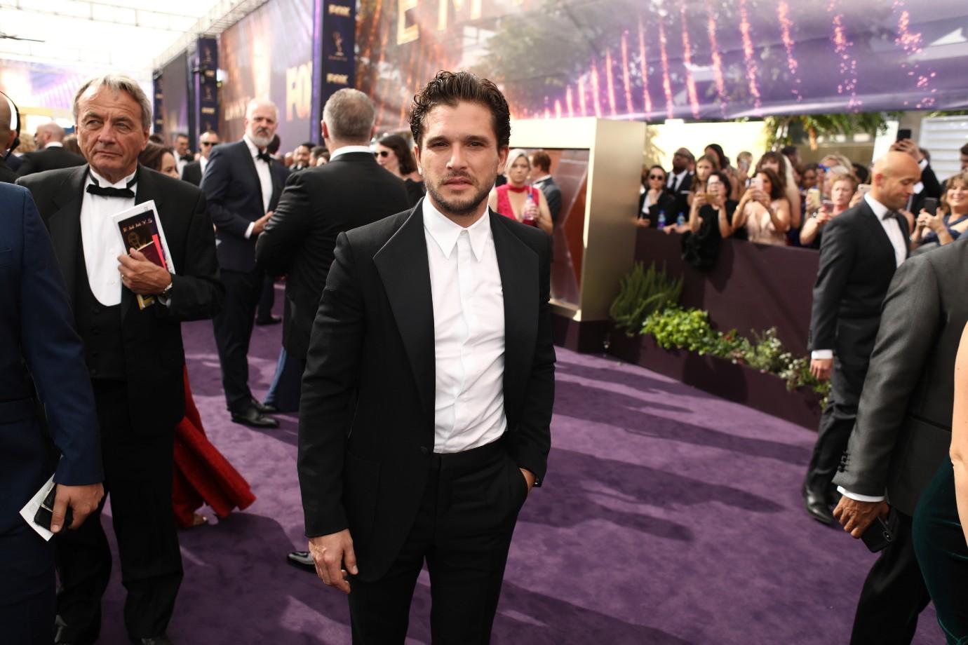 Kit Harington arrives alone at the Emmy Awards in 2019