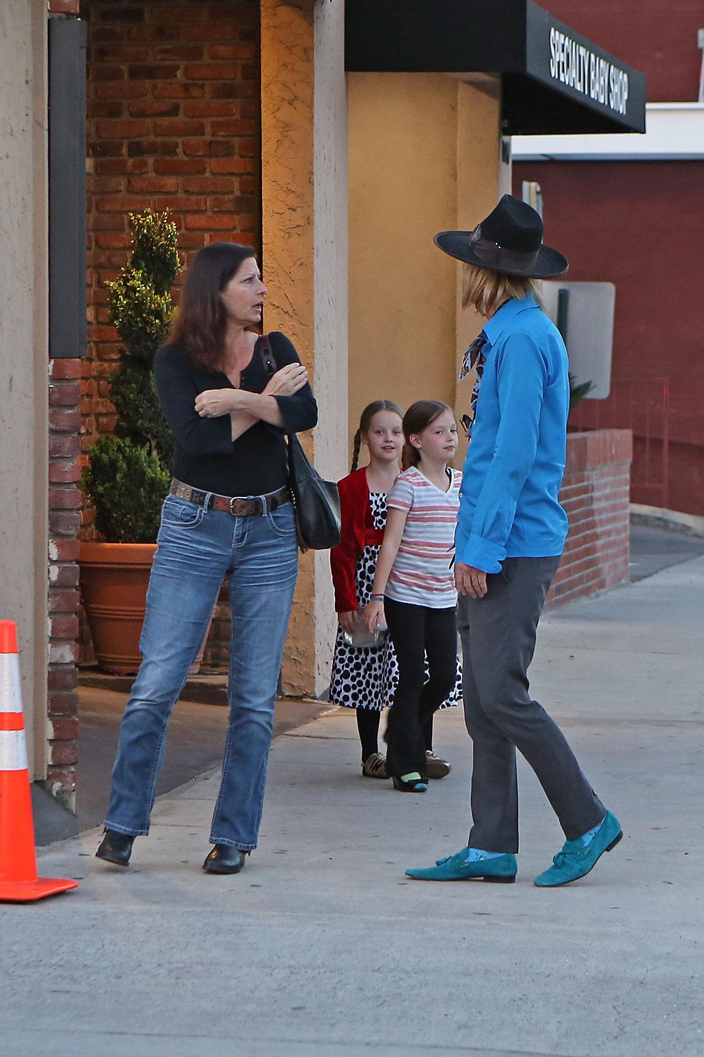 //lisa marie presley divorce husband michael lockwood enjoys dinner with twins