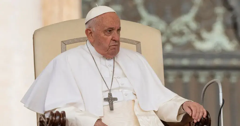 pope francis critical condition rushed to hospital respiratory crisis