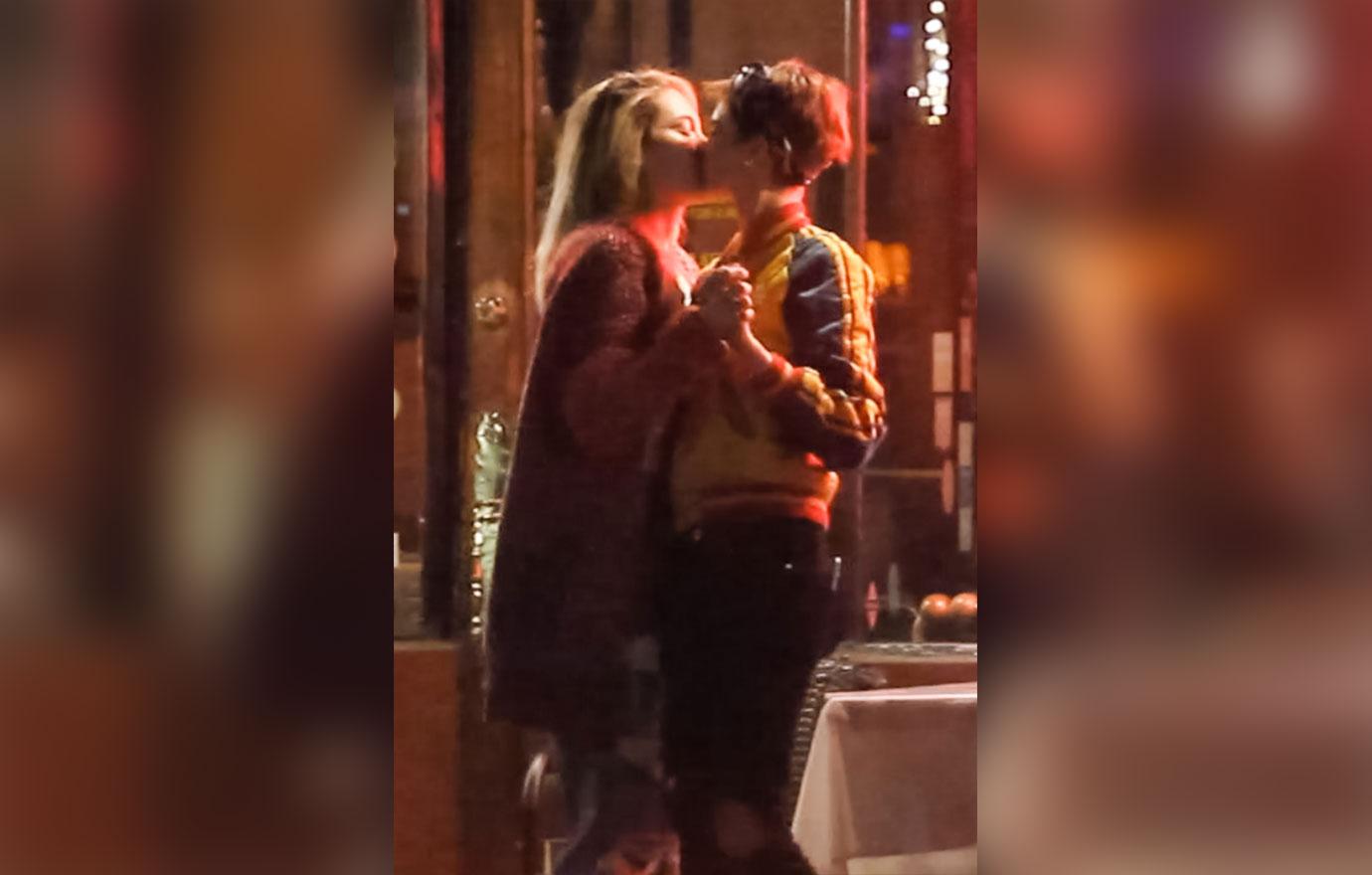 //cara delevingne paris jackson kiss