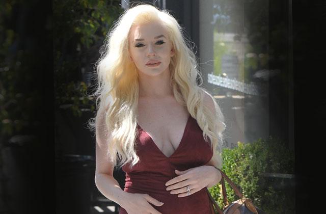 Courtney Stodden boobs: Celebrity Big Brother star suffers nip