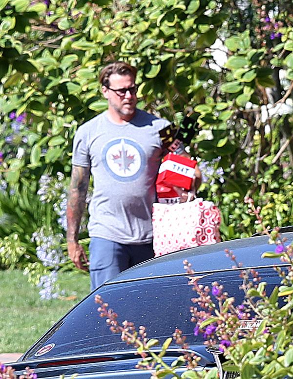 Tori Spelling and Dean McDermott Moving