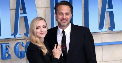 Photo of Amanda Seyfried and Thomas Sadoski