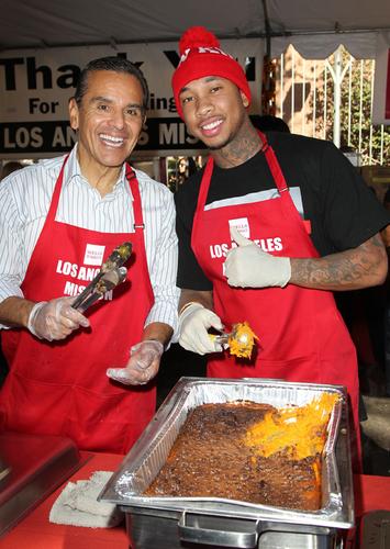 Kylie Jenner and Tyga Volunteer At A Food Bank!