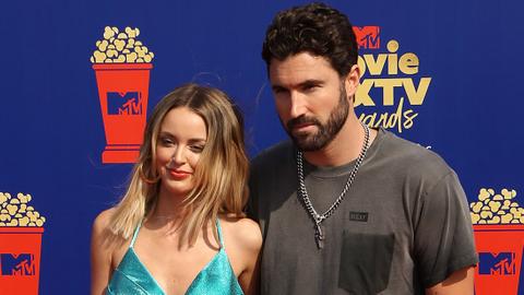 kaitlynn carter leaves bali with ex brody jenner  years after wedding there pp