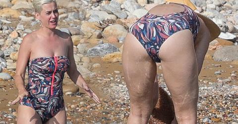 Katy Perry Looks Great In One Piece Swimsuit